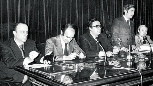 Redactores de una Constitución que soporta la corrupción y el abuso Redactores de una Constitución que soporta la corrupción y el abuso