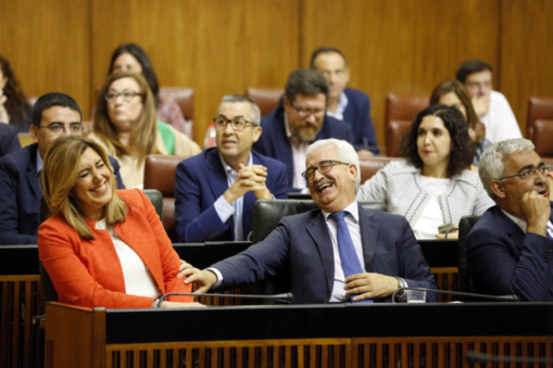 Risas mientras los herederos andaluces son saqueados y sufren Risas mientras los herederos andaluces son saqueados y sufren