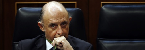 Montoro, ministro de Hacienda, ha sido reprobado. Todo un símbolo. Montoro, ministro de Hacienda, ha sido reprobado. Todo un símbolo.