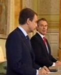Zapatero y Blair se aplican pomadas