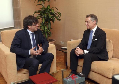 Urkullu y Puigdemont: el triunfo del chantaje independentista Urkullu y Puigdemont: el triunfo del chantaje independentista