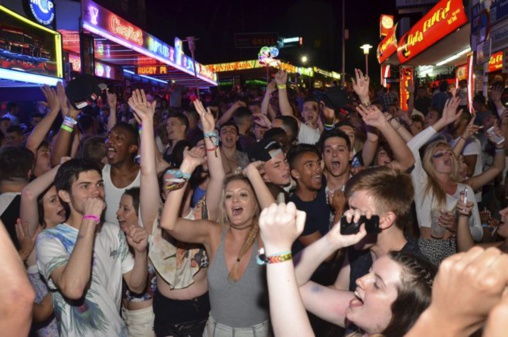 España se suicida al apostar por el turismo de basura España se suicida al apostar por el turismo de basura