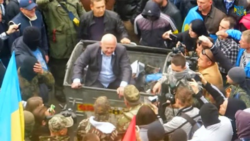 En Ucrania, los ciudadanos echaron a la basura a políticos corruptos. En España todavía no. En Ucrania, los ciudadanos echaron a la basura a políticos corruptos. En España todavía no.