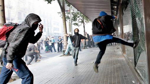 Destrucción en el centro de Barcelona Destrucción en el centro de Barcelona