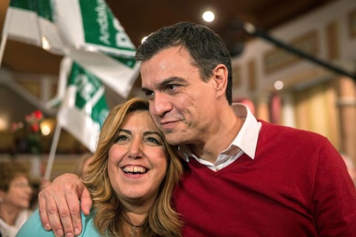 Es casi imposible un abrazo más falso Es casi imposible un abrazo más falso