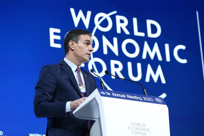 Pedro Sánchez intenta engañar al capitalismo en Davos