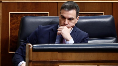 A Pedro Sánchez se le caen los disfraces en Europa y ya se le ve como un tirano