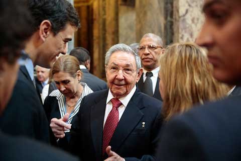 El alumno Pedro frente al admirado maestro Raul Castro, todo un falso demócrata