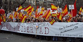 La izquierda española pierde la bandera, el himno, la calle...