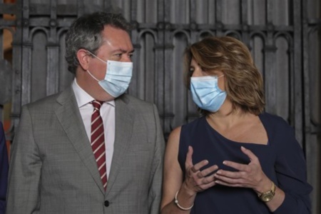 La todavía secretaria general del PSOE de Andalucía y el alcalde de Sevilla La todavía secretaria general del PSOE de Andalucía y el alcalde de Sevilla