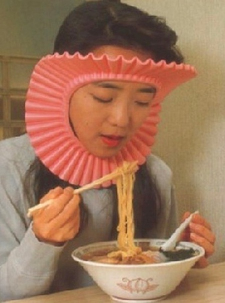 La máscara para comer espaguetis, un ejemplo de invento fallido