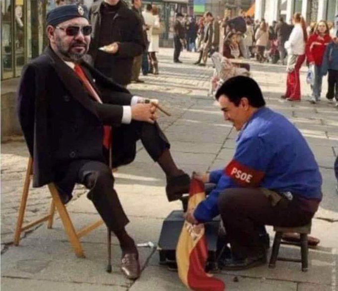 Una de las muchas imágenes que circulan por internet ridiculizando la sumisión de Sánchez al monarca marroquí
