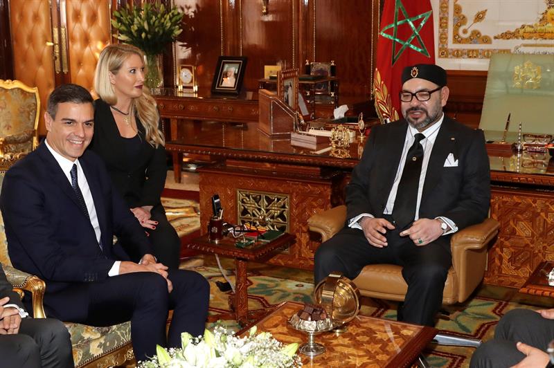 Algunos explican el cobarde sometimiento de Pedro Sánchez a Marruecos como consecuencia de que el espionaje marroquí ha tenido acceso a información altamente delicada sobre el presidente español y su esposa.