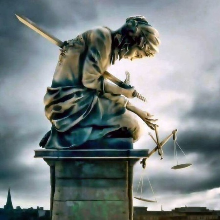 La Justicia española, maltratada y vejada La Justicia española, maltratada y vejada