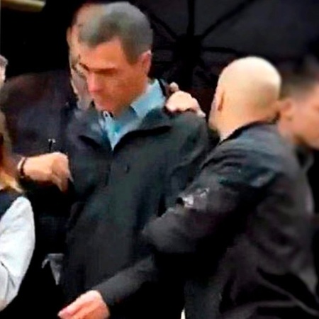 Esta gallina asustada es el núcleo de la maldad que asola España. Esta gallina asustada es el núcleo de la maldad que asola España.