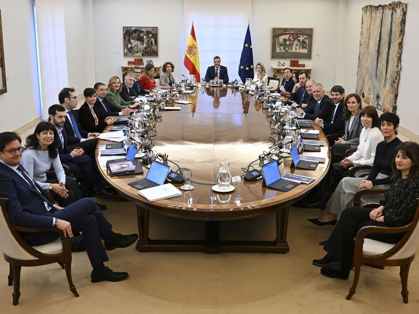 Parte de la "Pandilla de Sánchez" reunida en Consejo de Ministros, hostigando y malgobernando  España