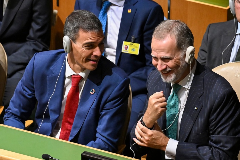 El Rey sonrie y se siente a gusto con el peor presidente de gobierno de la Historia moderna de España