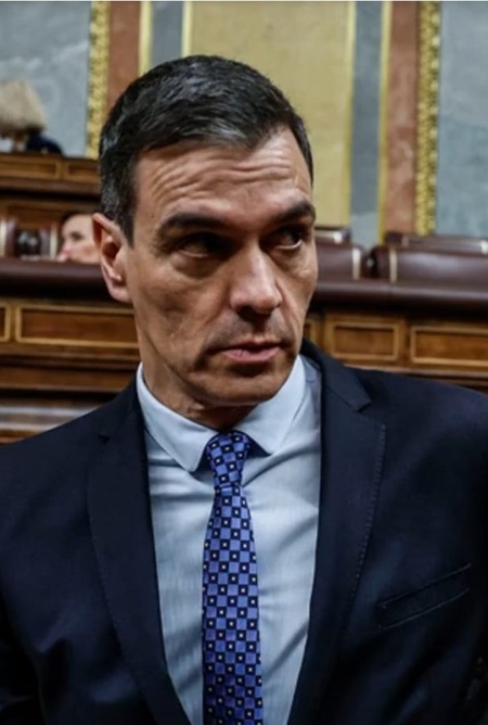 El deterioro físico de Sánchez es impactante. Hay días que parece un cadáver ambulante. El deterioro físico de Sánchez es impactante. Hay días que parece un cadáver ambulante.