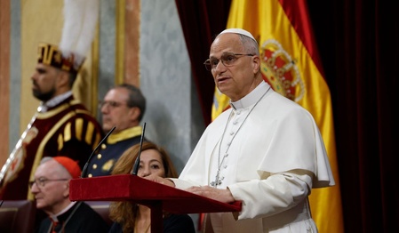 El Congreso de los ineptos aplaudiendo su propia condena