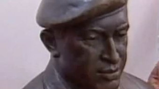 Busto en bronce de Hugo Chaves, uno de los ejemplos más agudos de broncemia