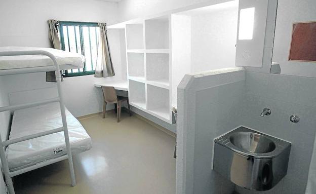 Interior de una celda en la cárcel española de Estremera
