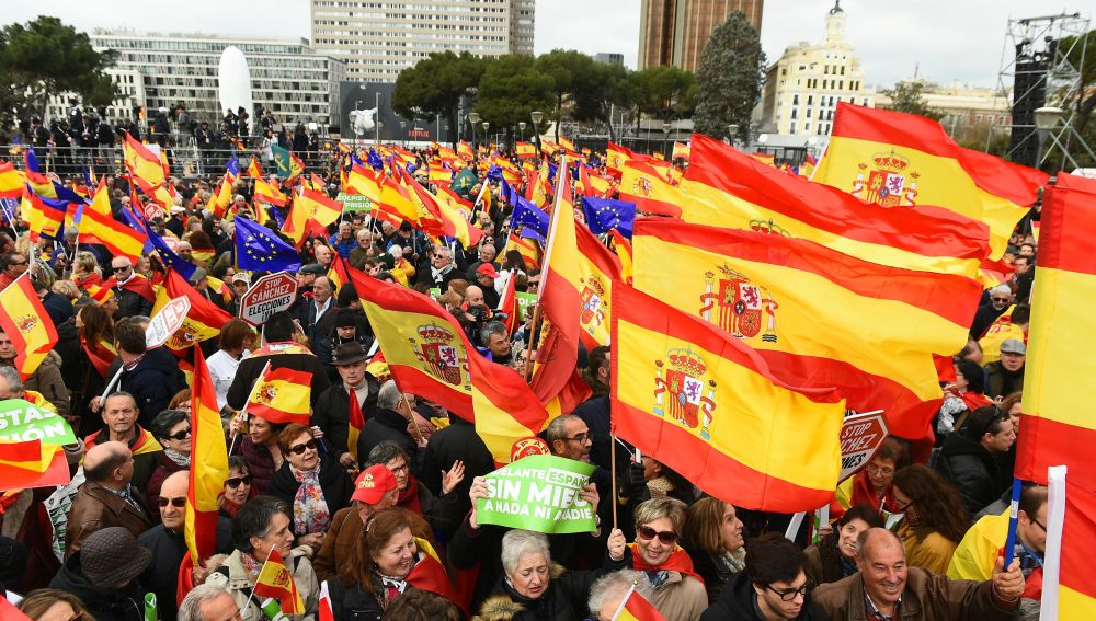 España, cada día más dividida y hastiada de los políticos