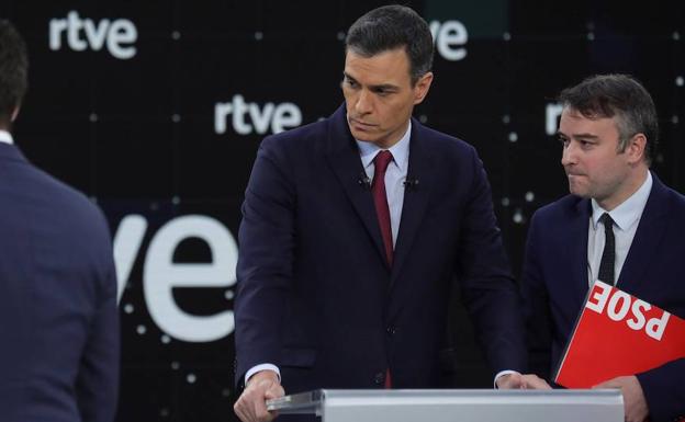 La pareja Sánchez-Redondo inunda la política española de inquietud y peligro