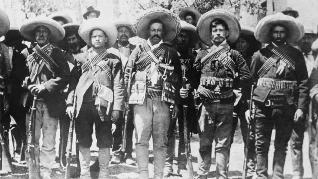 El gobierno de Pedro Sánchez y el caótico ejército de Pancho Villa se parecen en la desorganización  y en la división interna como dos gotas de agua