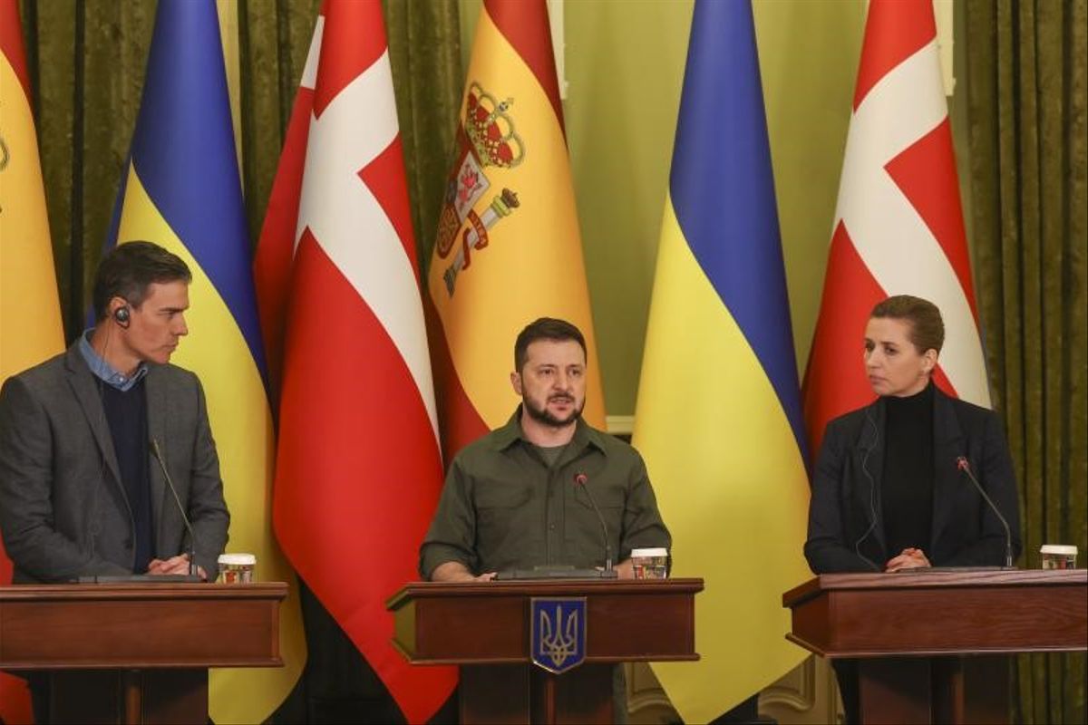 Sánchez ha visitado Ucrania y envia armas siguiendo las órdenes del poder mundial oculto
