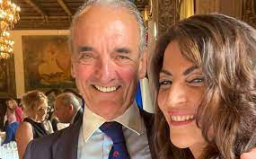 La foto de Macarena Olona con Maio Conde fue todo un bombazo sorprendente que alimentaba el criterio de que la ex diputada había roto con VOX