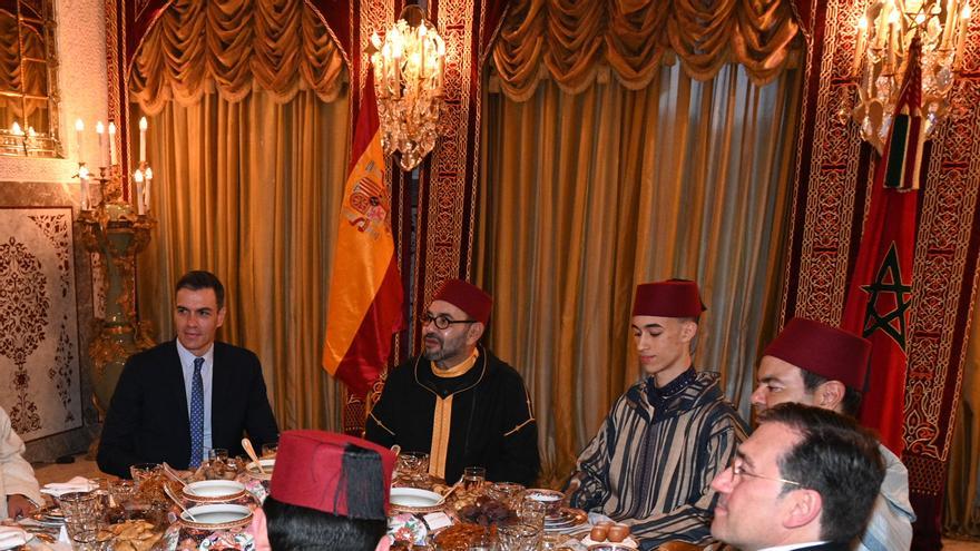 En el anterior encuentro de alto nivel entre España y Marruecos, Sánchez también fue humillado con la colocación de la bandera de España al revés en la comida oficial, claro signo de desprecio.