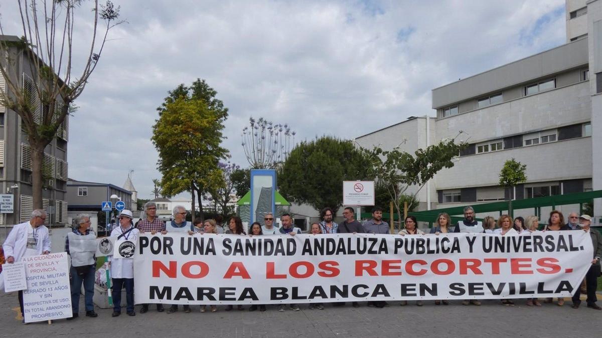 Una de las numerosas manifestaciones contra el deterioro de la sanidad pública andaluza