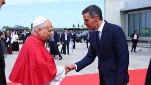 Demacrado y quizás enfermo por los escándalos y la degeneración de su política, partido y gobierno, Sánchez se encuentra con el papa León
