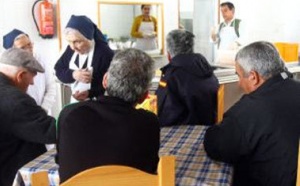 España: ZP ayuda a los banqueros y la iglesia ayuda a los pobres