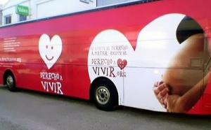 Protesta contra Bibiana Aido en su propio pueblo