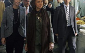 La indecencia del "Falcon" de Zapatero y el ejemplar "bajo coste" de la reina