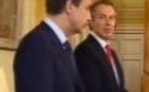 Zapatero y Blair se aplican pomadas