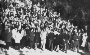 Los lunes, a las 18.00 horas, delante de los ayuntamientos