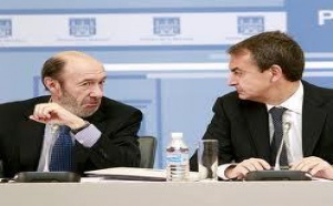 Reveses en la campaña de Rubalcaba, que ya no lucha por la victoria sino por conseguir 120 diputados