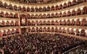 MOMENTO CÍVICO MÁGICO EN LA OPERA DE ROMA