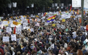 'Menos asesores y más profesores'