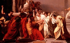 El año 44 antes de Cristo, Julio César fue asesinado en el Senado de Roma. Su pecado: había acumulado demasiado poder