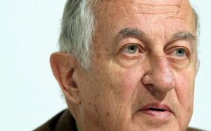 Conceder el "Cervantes" a Goitisolo es un grave error y un gesto acomplejado y cobarde