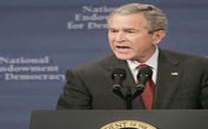 Bush marcha al lado de los monjes budistas de Birmania