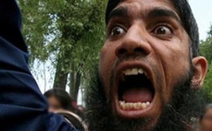 Los muertos de París impulsan la reacción: abajo el buenismo, cerrar mezquitas, luchar...