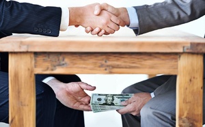 El sanchismo envenena y envilece