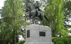 Hay que derribar las estatuas de Simón Bolívar, asesino de españoles al servicio de Inglaterra