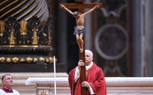 Occidente vive un renacimiento cristiano que causa pánico a las élites políticas