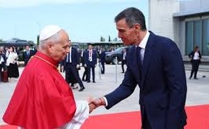 La visita del Papa León XIV desnuda la podredumbre política española