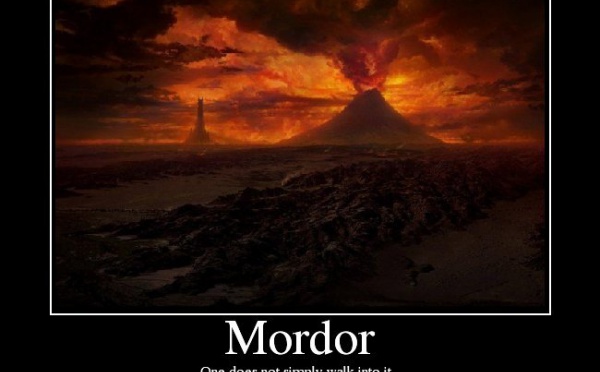 Se sube la falda y enseña algo parecido a "Mordor" (humor duro y poco ortodoxo)